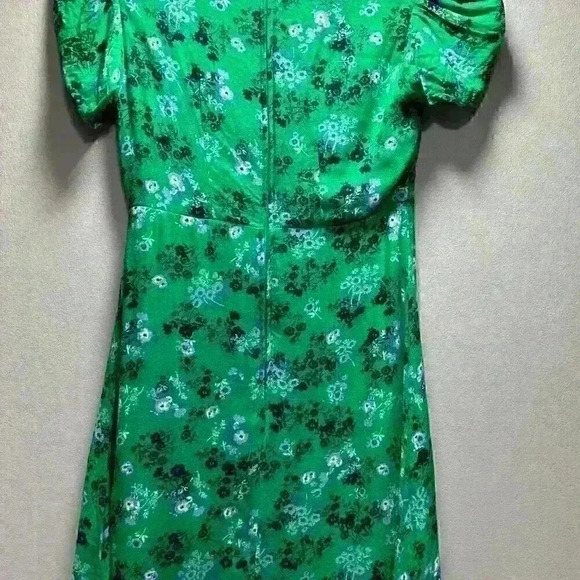Adorable Green Floral Dress with Ruffled Details - Size XS - Picture 6 of 7